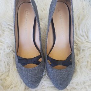 EUC Lauren Conrad Gray and Black Pump with Black Bow Size 7